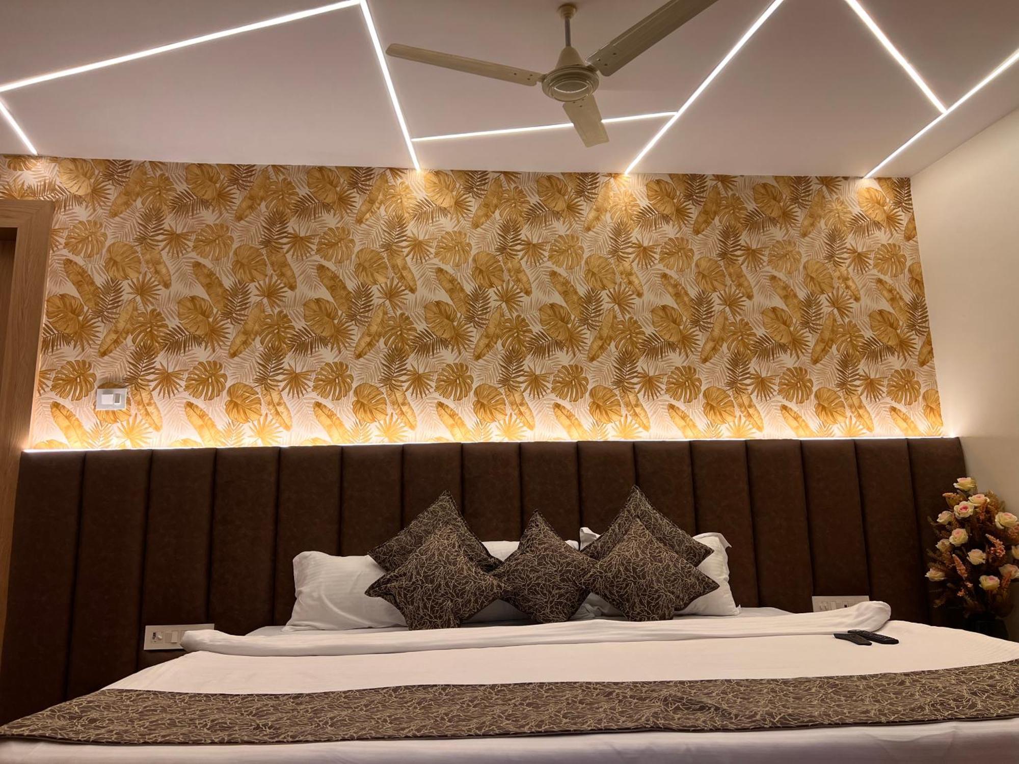 Allāhābād Junction Hotel Jk Palace מראה חיצוני תמונה